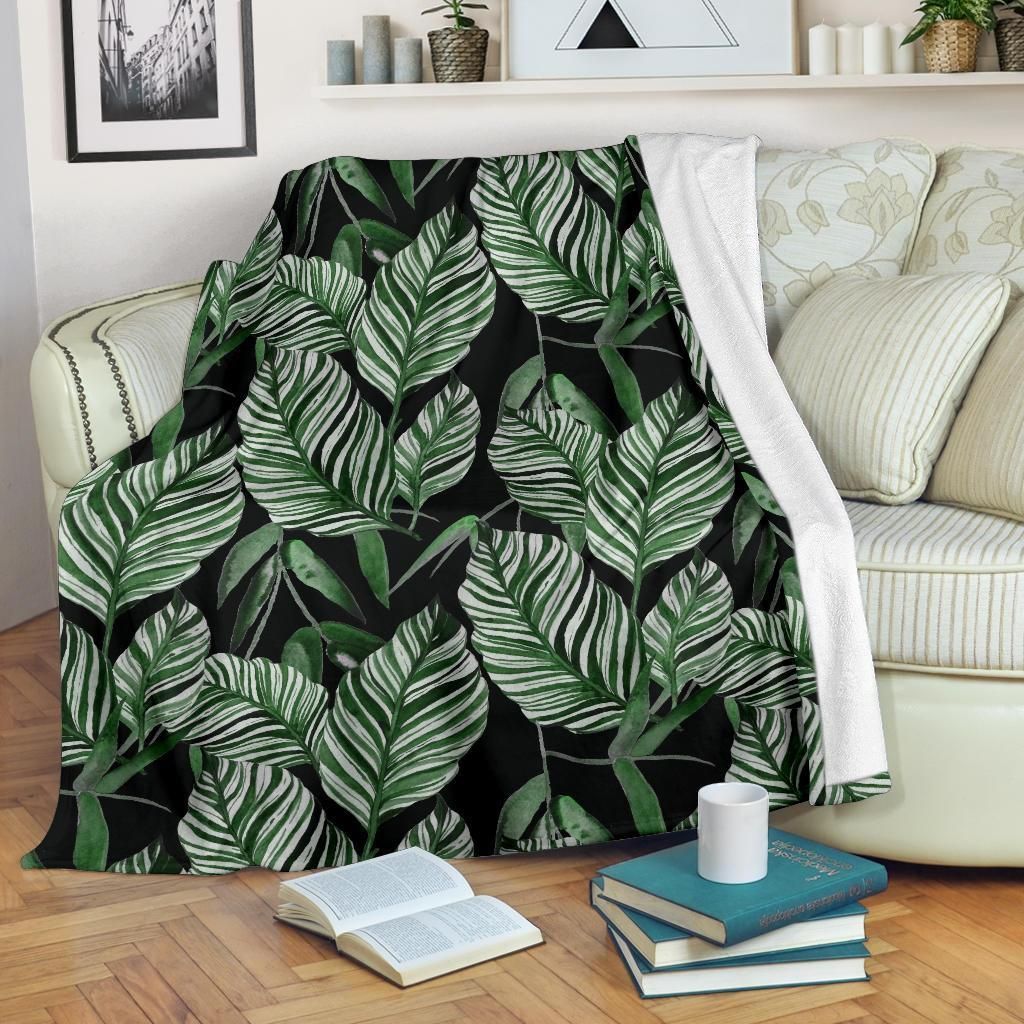 Palm Leaves Pattern Print Design Black Fleece Blanket