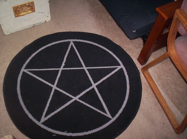 Pentagram Round Carpet