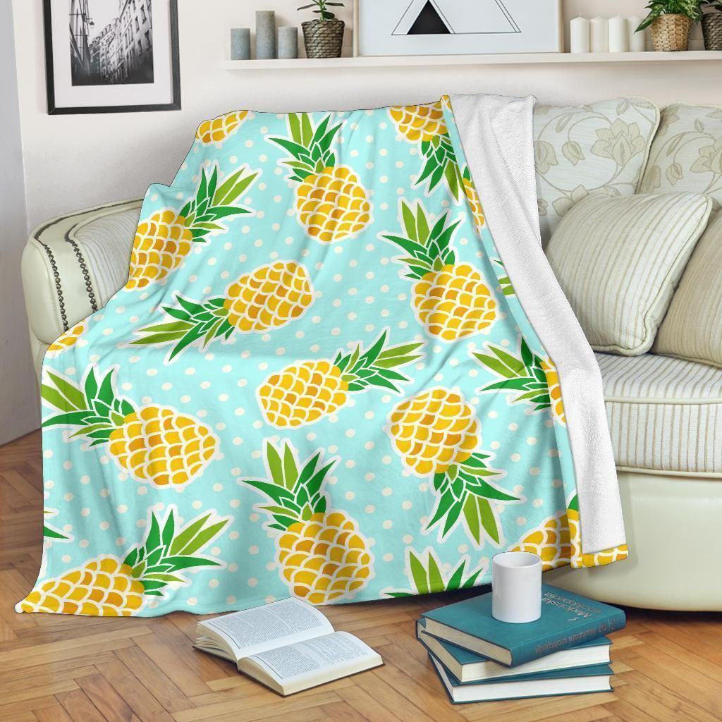 Pineapple Pattern With White Dot In Blue Fleece Blanket