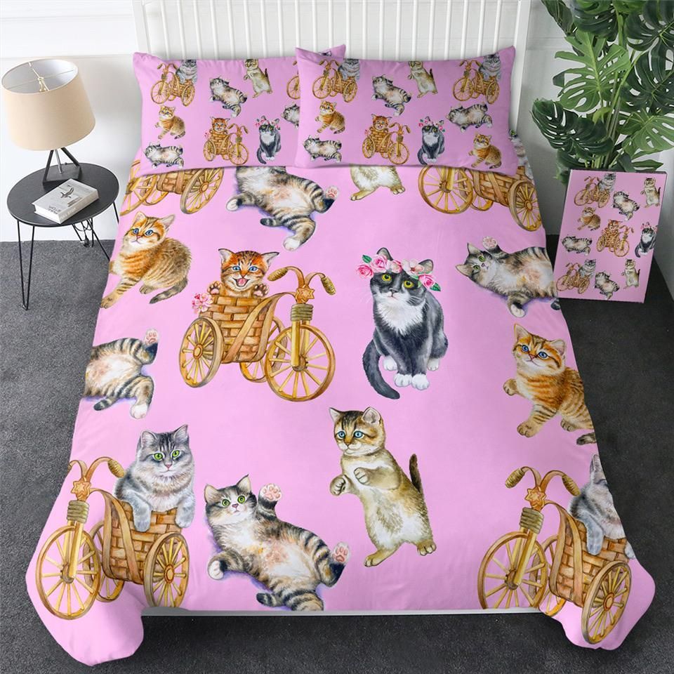 Posing Cats Bedding Set