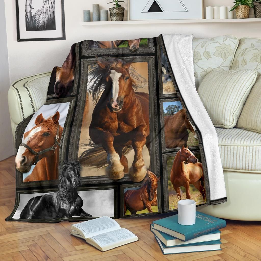 Running Quarter Horse Sherpa Fleece Blanket
