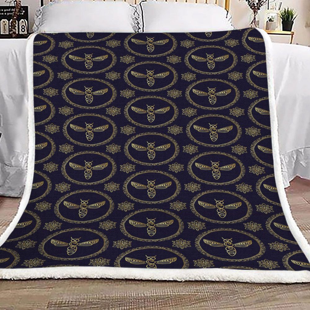 Seamless Bee Sherpa Fleece Blanket
