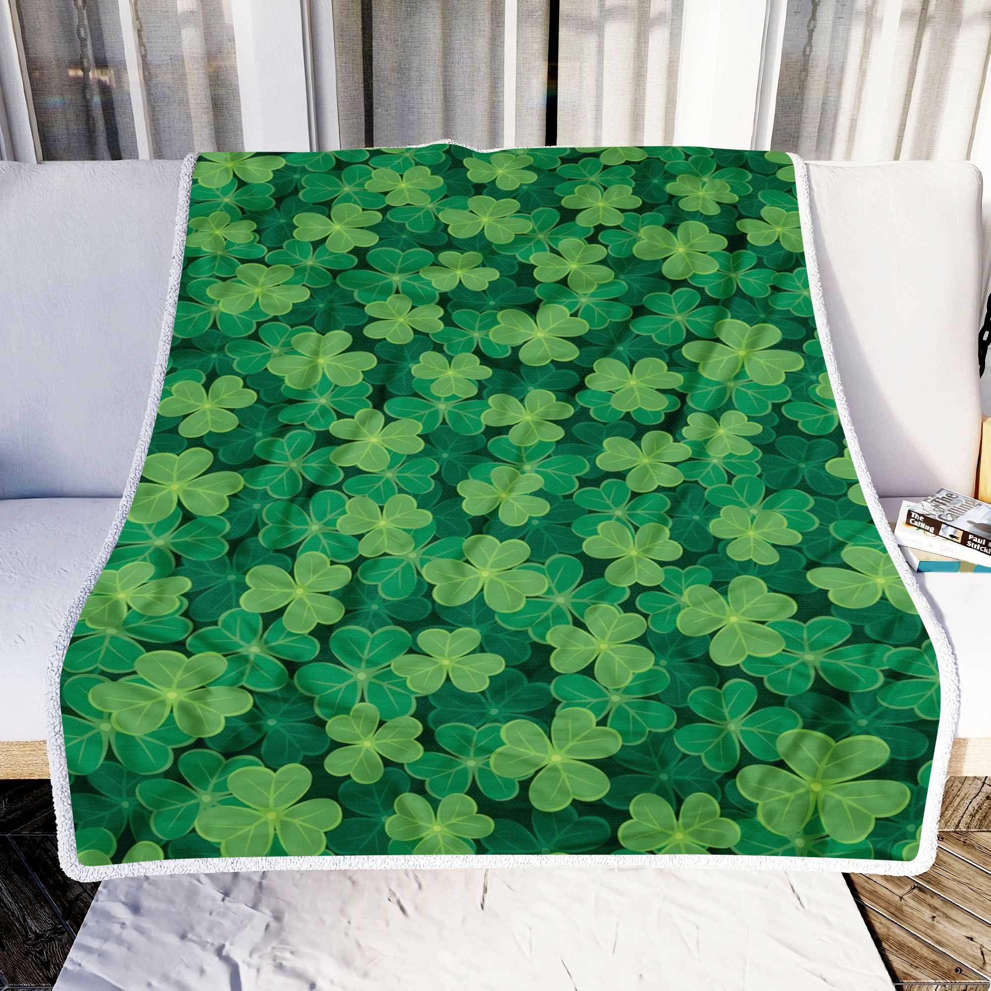 Shamrock Pattern Fleece Blanket