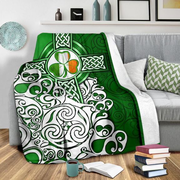 St Patrick’s Day Ireland Celtic Irish Shamrock Flag With Celtic Cross Fleece Blanket
