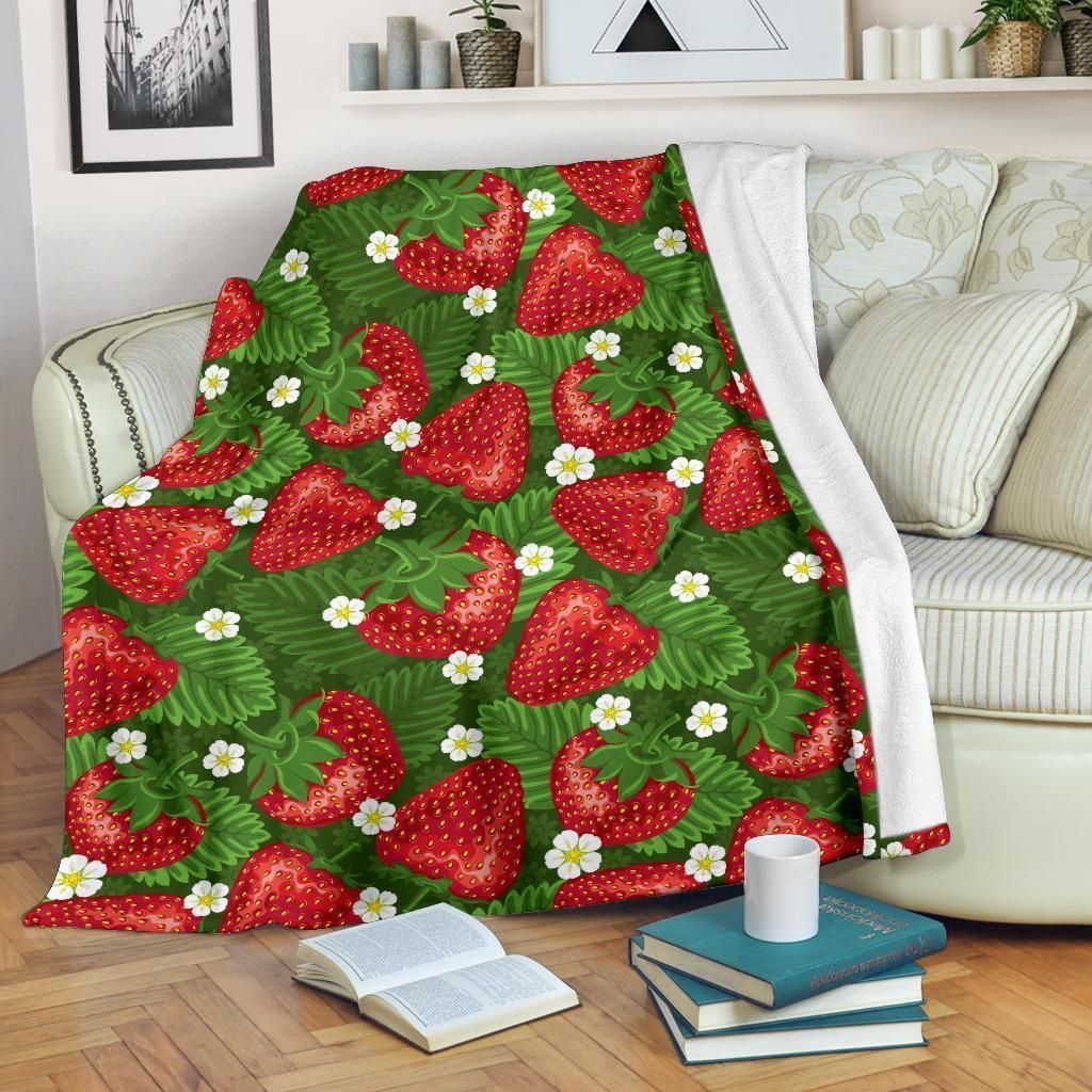 Strawberry And Green Leaves Pattern Print Design Fleece Blanket