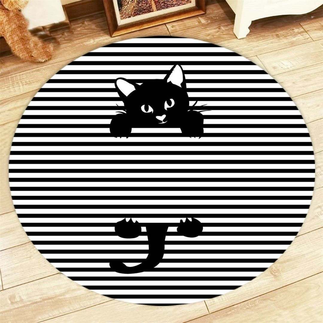 Striped And Whte Cat Round Carpet