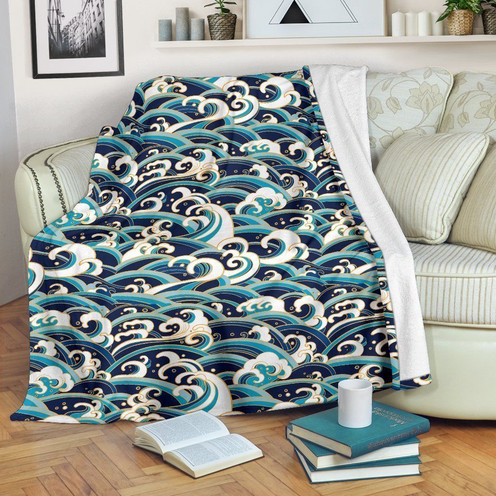 Surf Wave Pattern Blue And White Fleece Blanket