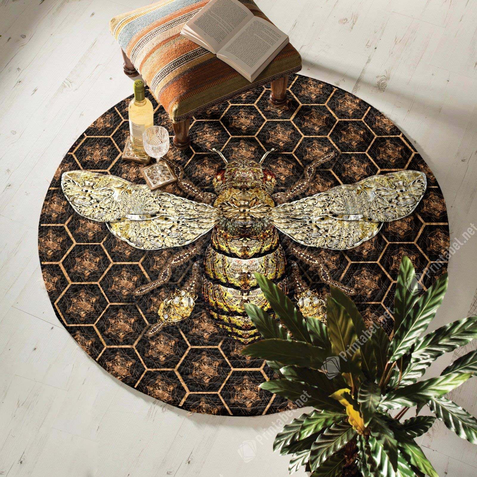 The Queen Round Carpet