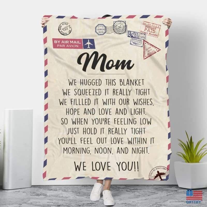To My Mom We Hugged This Gift Printed Fleece Blanket