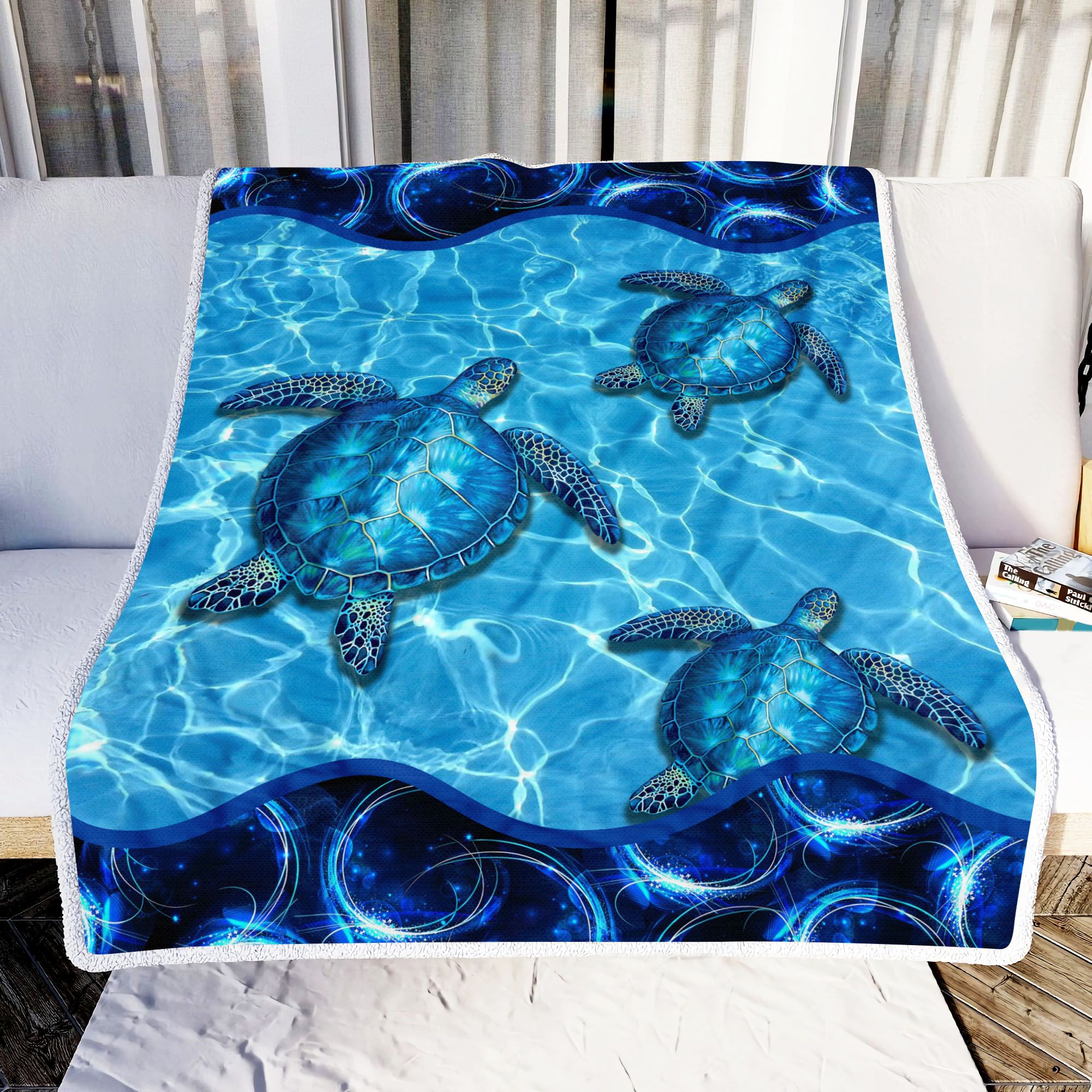 Turtle Under Ocean Fleece Blanket