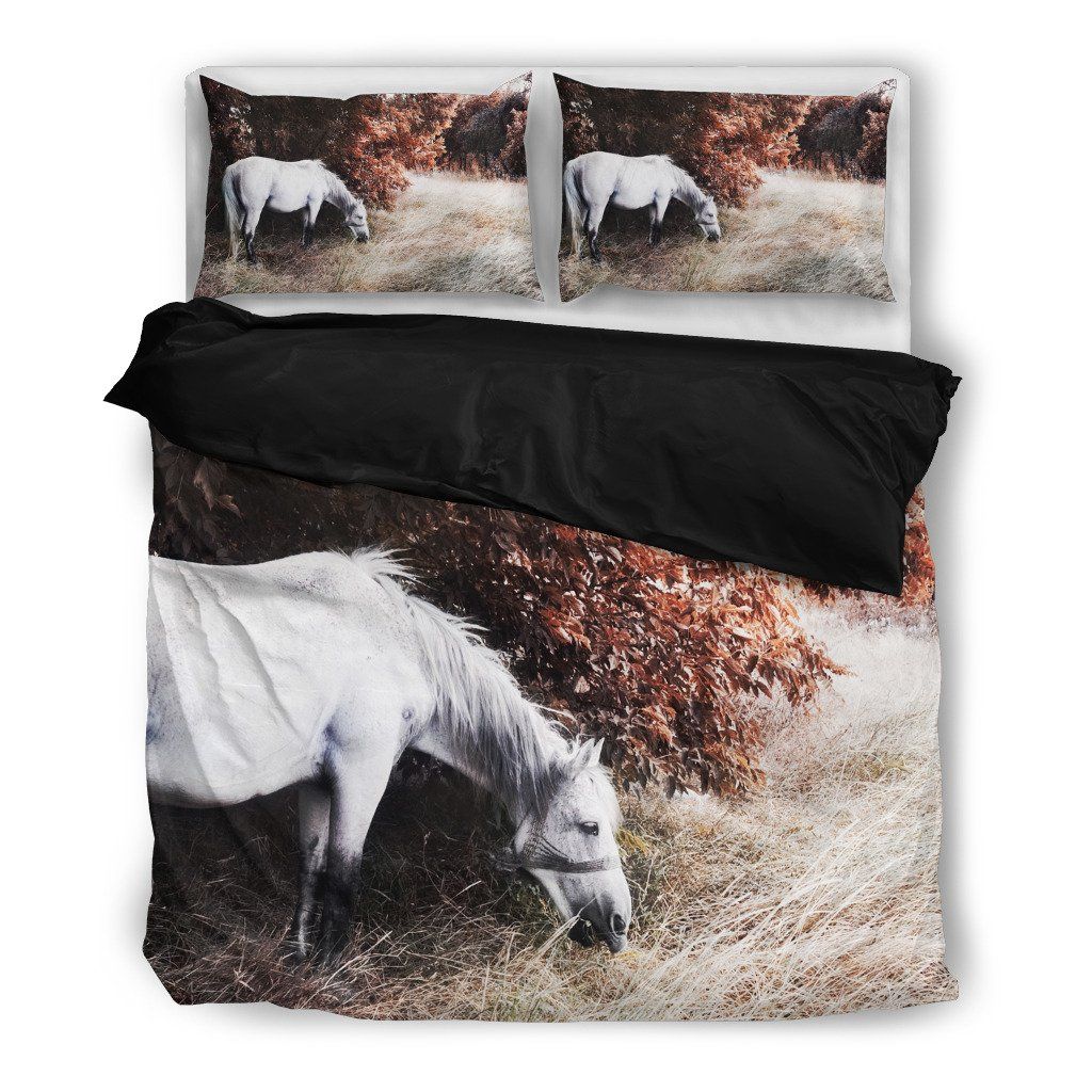 White Horse Eating Grass Bedding Set