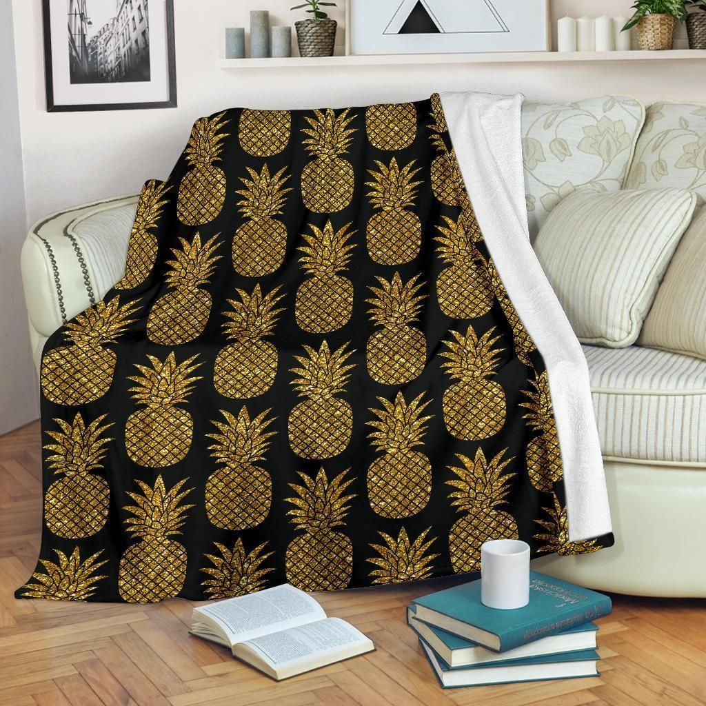 Wild Gold Pineapple Pattern Print Design Black Fleece Blanket