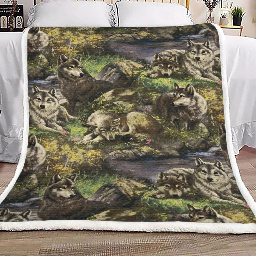 Wolf Sherpa Fleece Blanket
