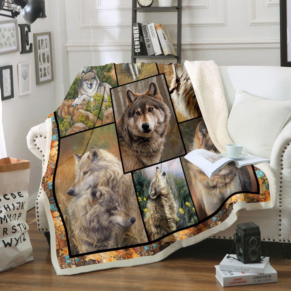 Wolf Sherpa Fleece Blanket