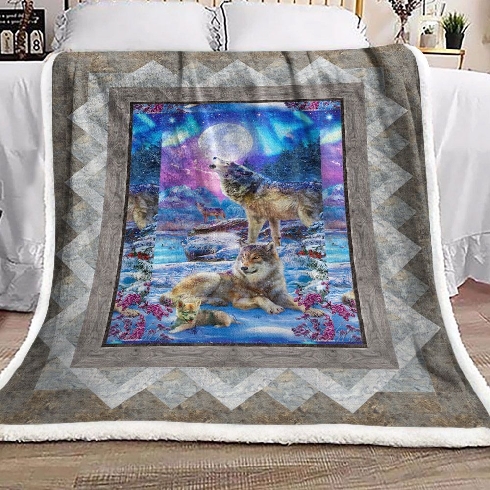Wolf Sherpa Fleece Blanket