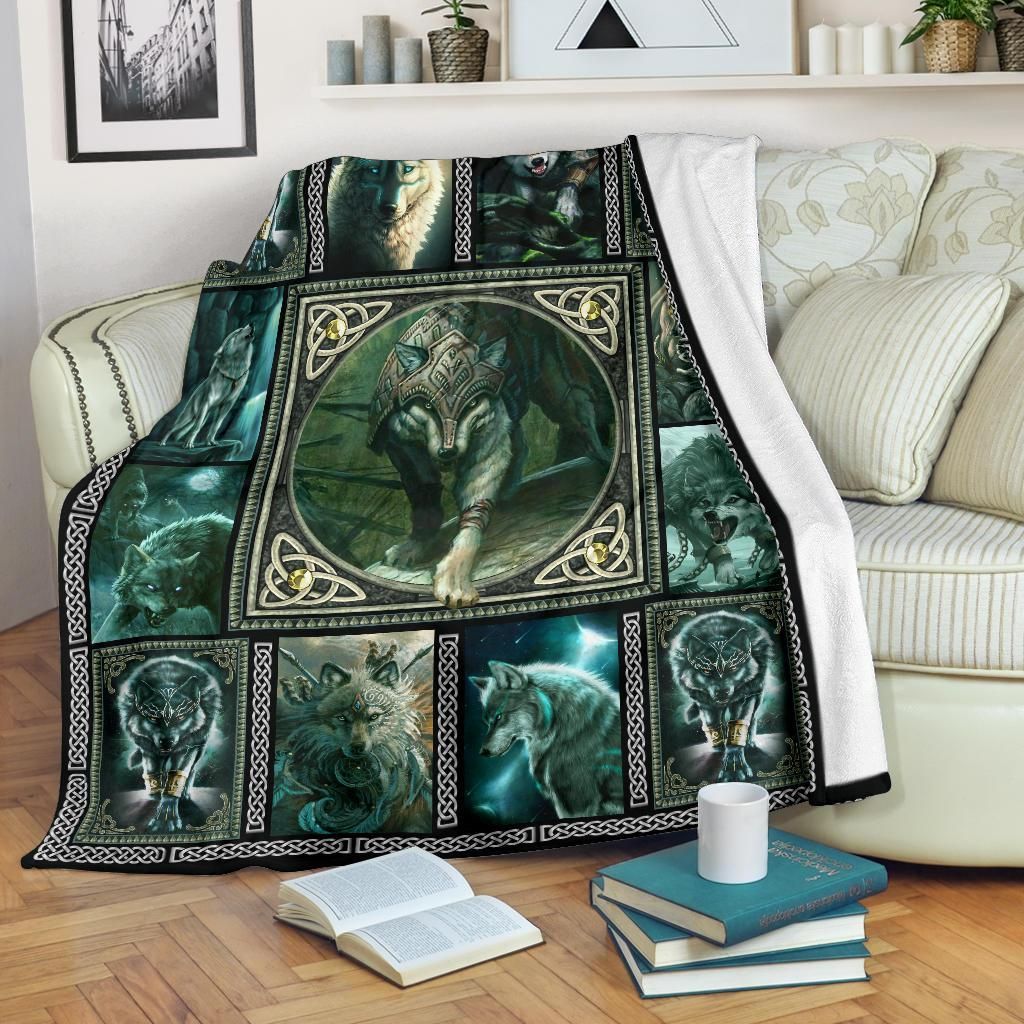 Wolf Sherpa Fleece Blanket