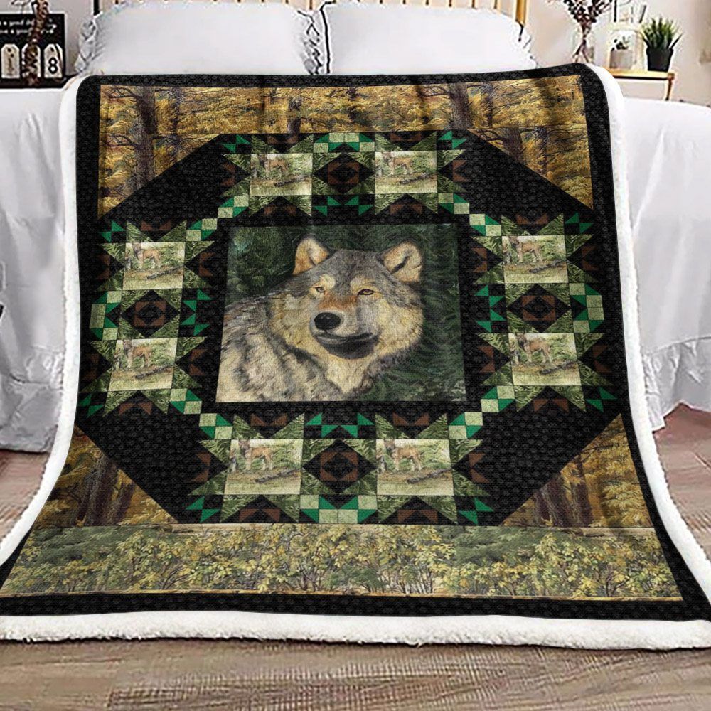 Wolf Sherpa Fleece Blanket