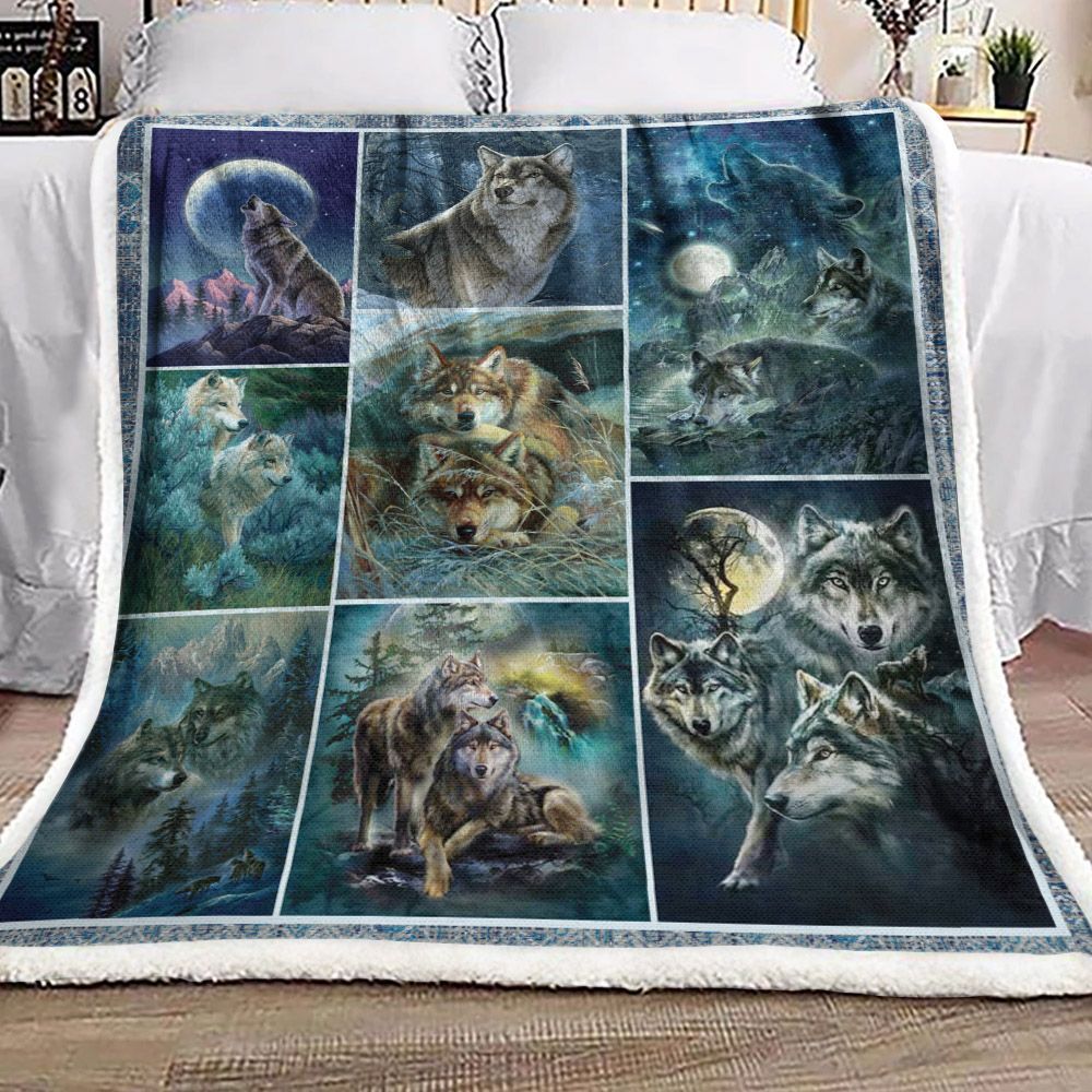 Wolf Sherpa Fleece Blanket