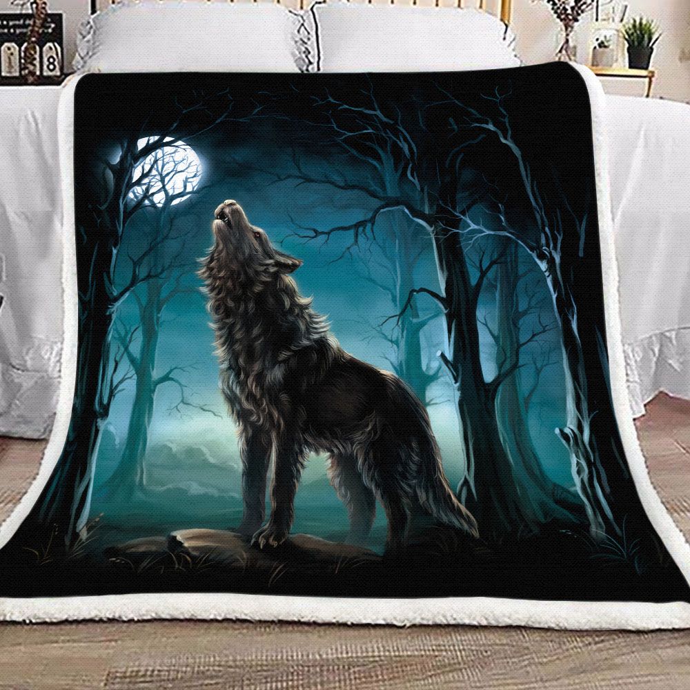 Wolf Howling At The Forest Fleece Blanket