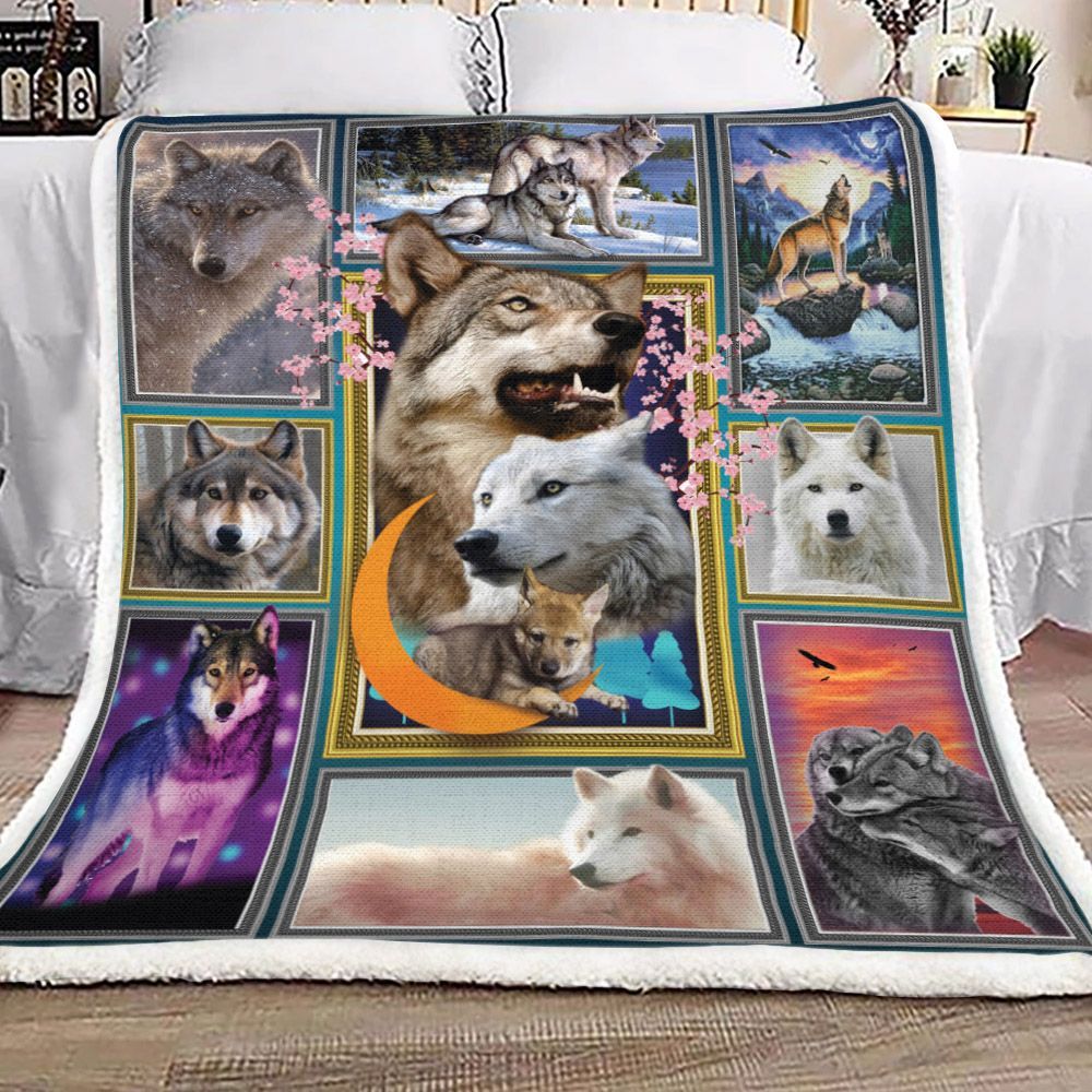 Wolf Sherpa Fleece Blanket