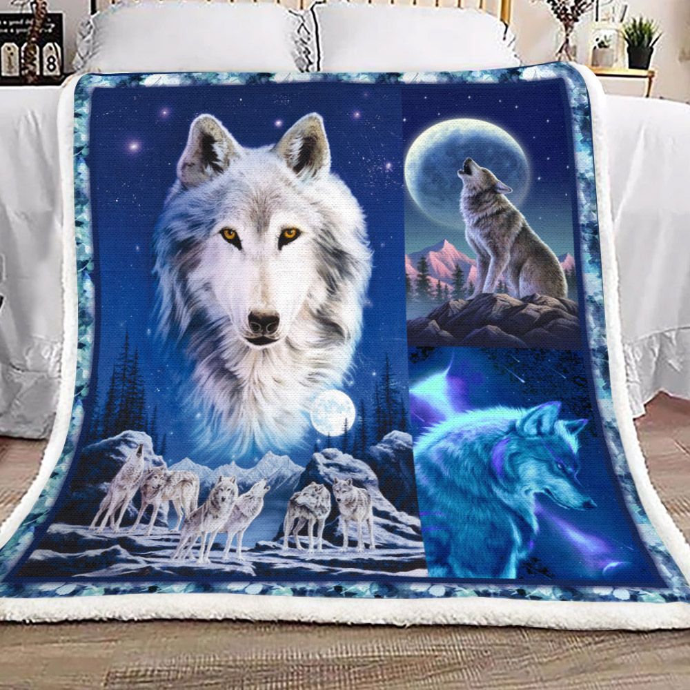 Wolf Sherpa Fleece Blanket