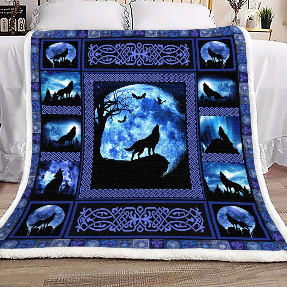 Wolf Sherpa Fleece Blanket