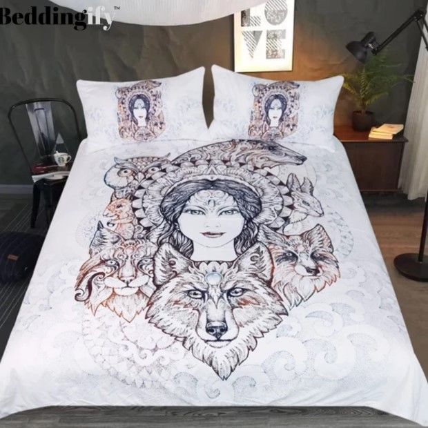 Woman Wolf Bedding Set